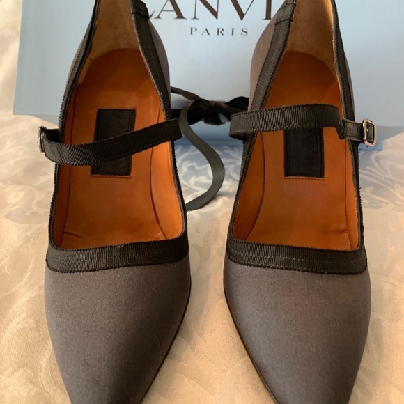 Lanvin Mary Jane Pumps - Picture 4 of 6